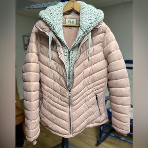 NWOT beautiful coat. Very warm